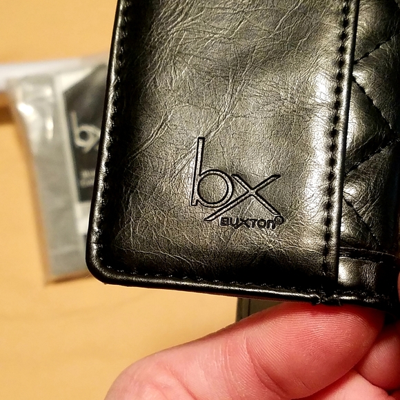NWT Buxton Quilted Black Leather BiFold Business Card Case Wallet Gray Interior! - Picture 4 of 10
